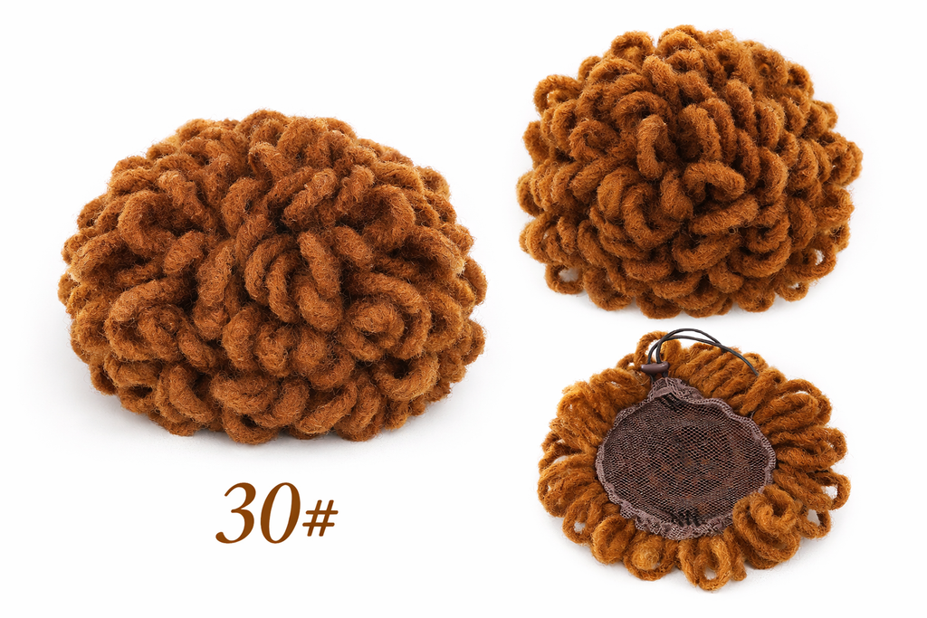 Chignon afro en fausses locks – Style naturel et élégant